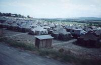 Tendopoli di profughi nei pressi di Karabulak (Inguscezia).