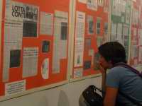 Genova, sottoporticato di Palazzo Ducale, 15/19 luglio. Mostra fotografica sul G8.