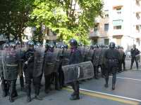 Genova, 20 luglio h. 18.00 circa. Corteo organizzato dal centro sociale "Inmensa", da piazza Giusti al carcere di Marassi. Le forze dell'ordine si schierano alla testa del corteo.