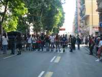 Genova, 20 luglio h. 18.00 circa. Corteo organizzato dal centro sociale "Inmensa", da piazza Giusti al carcere di Marassi. La testa del corteo.