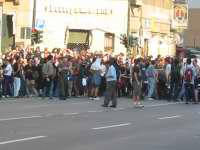 Genova, 20 luglio h. 18.00 circa. Corteo organizzato dal centro sociale "Inmensa", da piazza Giusti al carcere di Marassi. La testa del corteo.