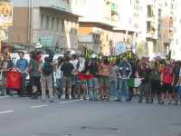 Genova, 20 luglio h. 18.00 circa. Corteo organizzato dal centro sociale "Inmensa", da piazza Giusti al carcere di Marassi. La testa del corteo.