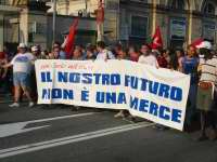 Genova, 20 luglio 2002, h. 18,30 circa. Il corteo dei Social Forum da Piazza Verdi a Piazza Caricamento.