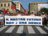 Genova, 20 luglio 2002, h. 18,30 circa. Il corteo dei Social Forum da Piazza Verdi a Piazza Caricamento.