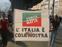 Genova, 20 luglio 2002, h. 18,30 circa. Il corteo dei Social Forum da Piazza Verdi a Piazza Caricamento.