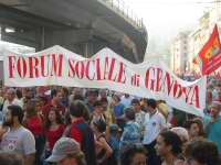 Genova, 20 luglio 2002, h. 18,30 circa. Il corteo dei Social Forum da Piazza Verdi a Piazza Caricamento.