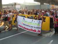 Genova, 20 luglio 2002, h. 18,30 circa. Il corteo dei Social Forum da Piazza Verdi a Piazza Caricamento.