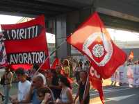 Genova, 20 luglio 2002, h. 18,30 circa. Il corteo dei Social Forum da Piazza Verdi a Piazza Caricamento.