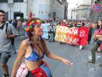 Genova, 20 luglio 2002, h. 18,30 circa. Il corteo dei Social Forum da Piazza Verdi a Piazza Caricamento.